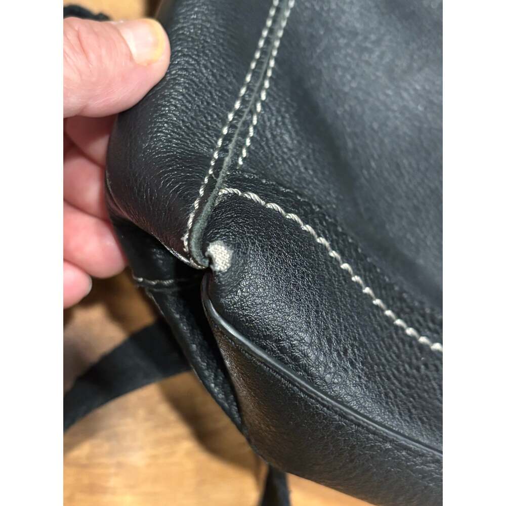 The sak black pebbled leather crossbody bag. Adjustable strap. Contrast stitch - Picture 13 of 14